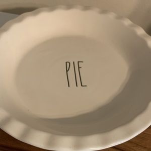 Rae Dunn Large Pie Baking Dish